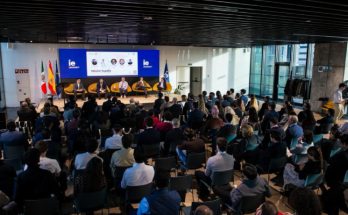 Ponencia sobre inversión y economía en la IE University